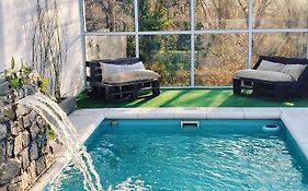 Altos del Pucara Piscina Climatizada vista a las sierras juegos Huerta Orgánica